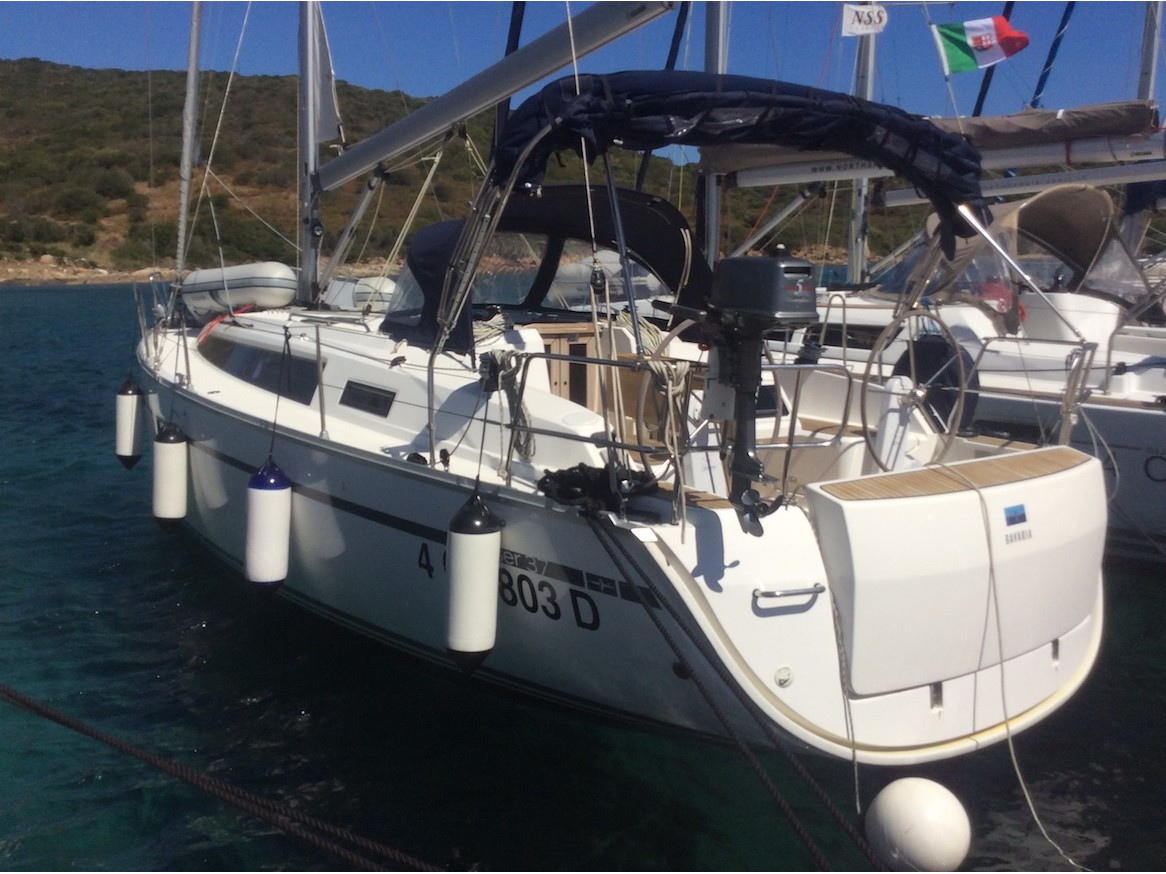 Yacht charter Bavaria Cruiser 37 - Italy, Sardinia, Portisco