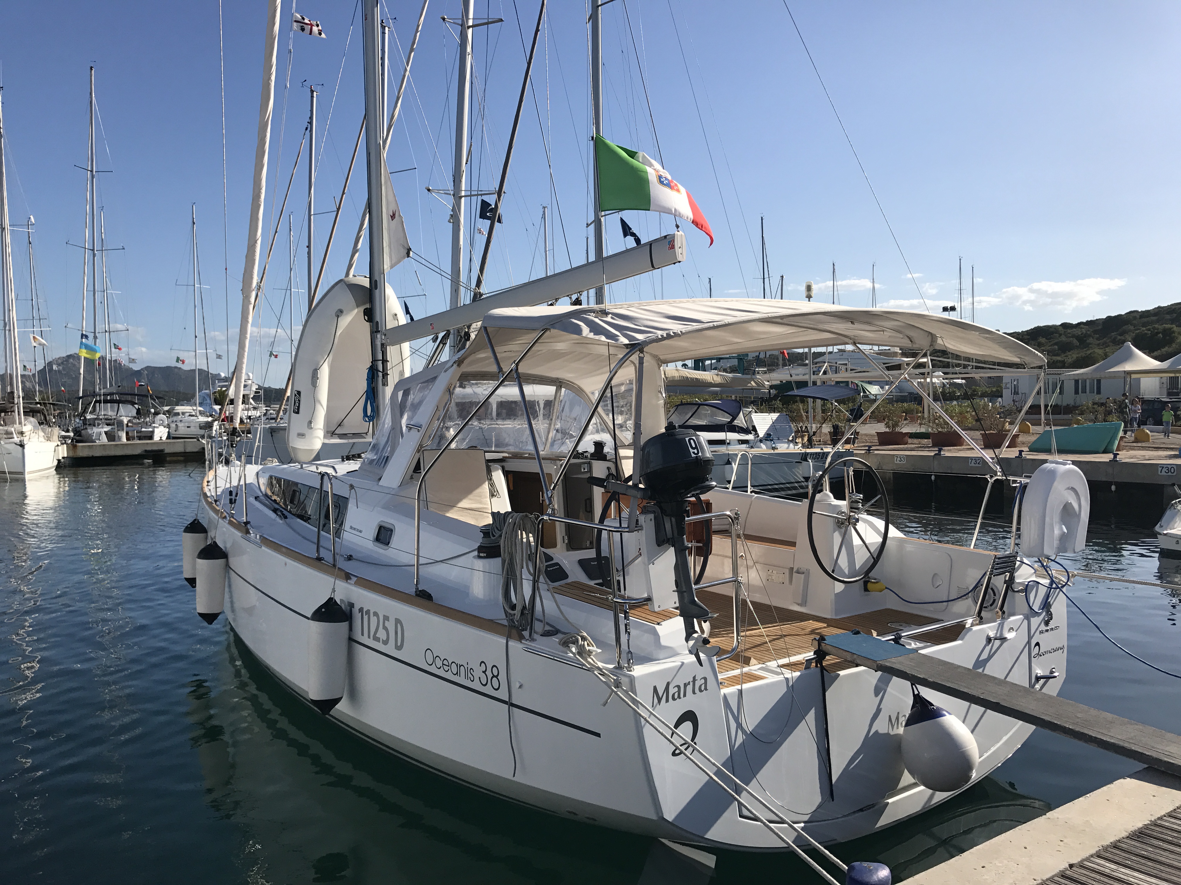 Yacht charter Oceanis 38 - Italy, Sardinia, Portisco