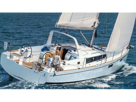 Yacht charter Oceanis 38.1 - Italy, Tuscany, Castiglioncello
