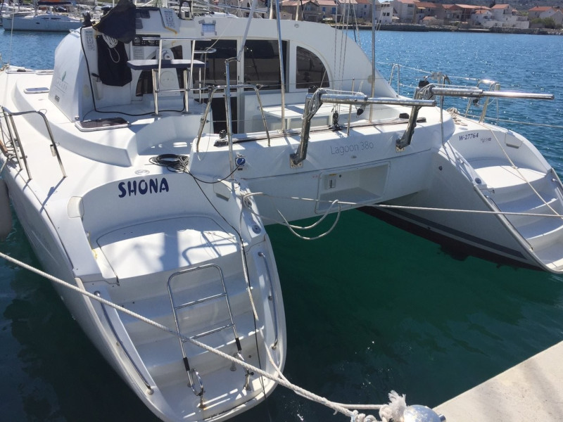 Yacht charter Lagoon 380 - Croatia, Northern Dalmatia, Murter