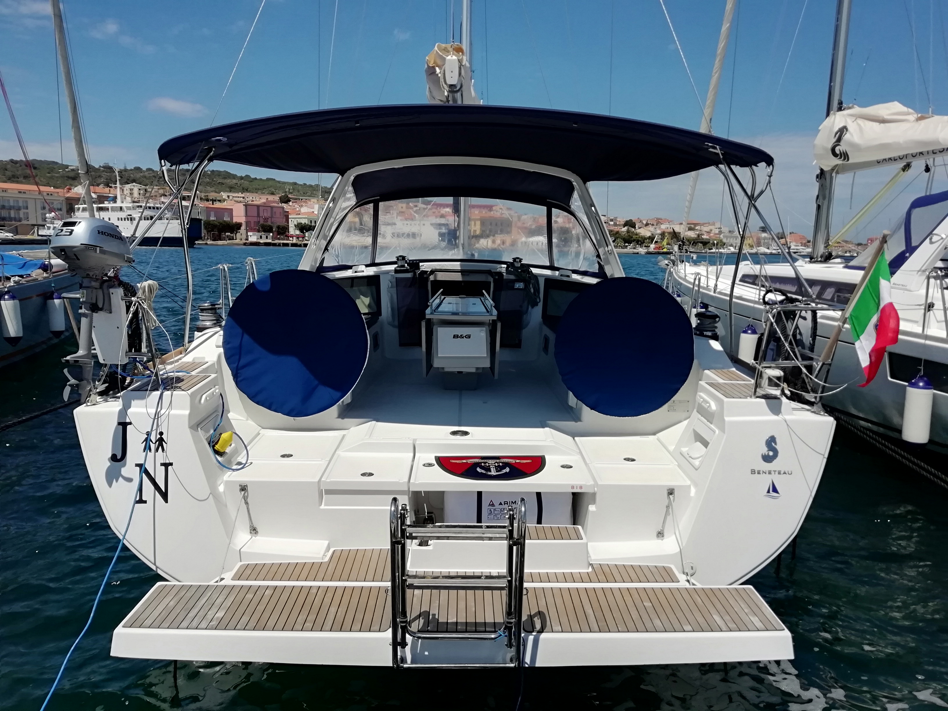 Yachtcharter Oceanis 45 - Italien, Sardinien, Carloforte