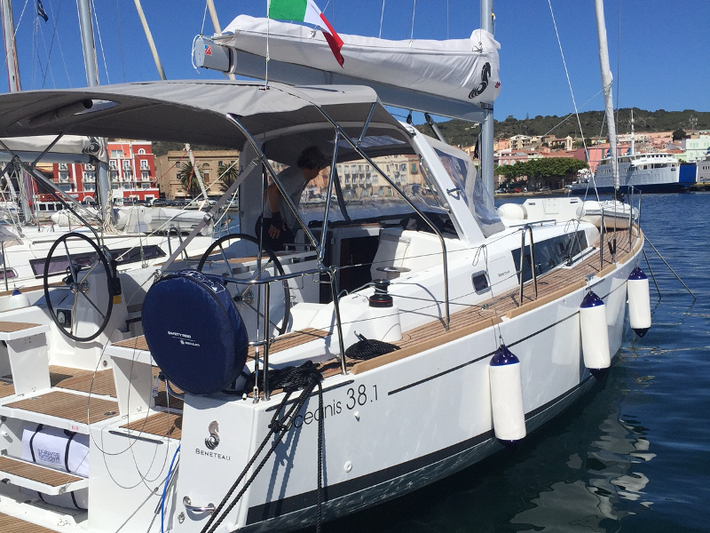 Yacht charter Oceanis 38 - Italy, Sardinia, Carloforte