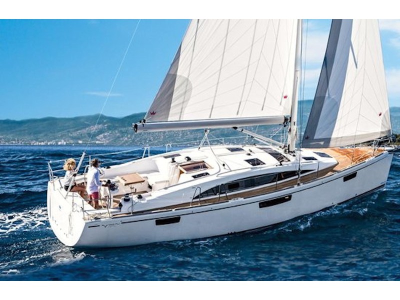 Yacht charter Bavaria C42 - Italy, Tuscany, wingtip