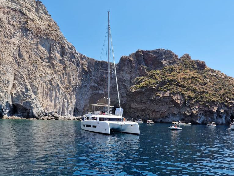 Yacht charter Dufour Catamaran 48 - Italy, Sicilia, Portorosa